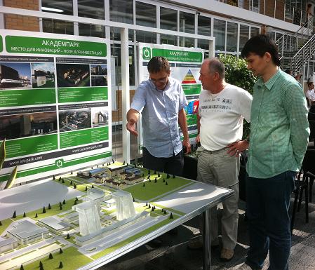 Sergey Soloboev (Uniscan) shows the model of Novosirbisrk Technology Park to Ivan Starn (JETCAM) and Alexey Ershov (LEDAS)
