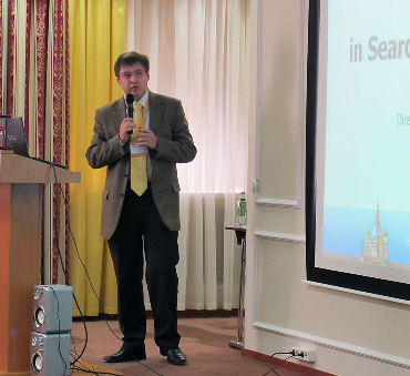 Dmitry Ushakov giving his speech at plenary session of isicad-2010/COFES-Russia forum
